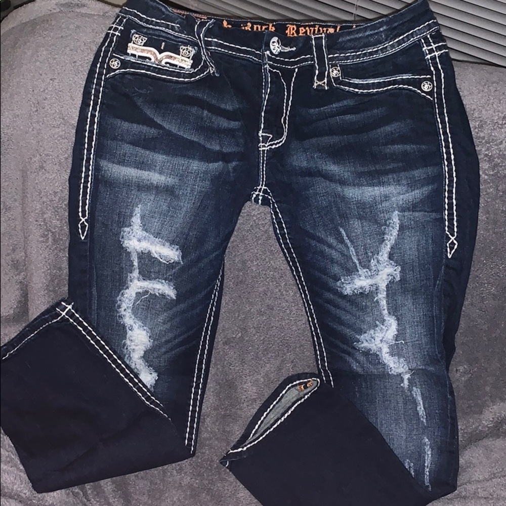 Dark distressed rock revival Capri